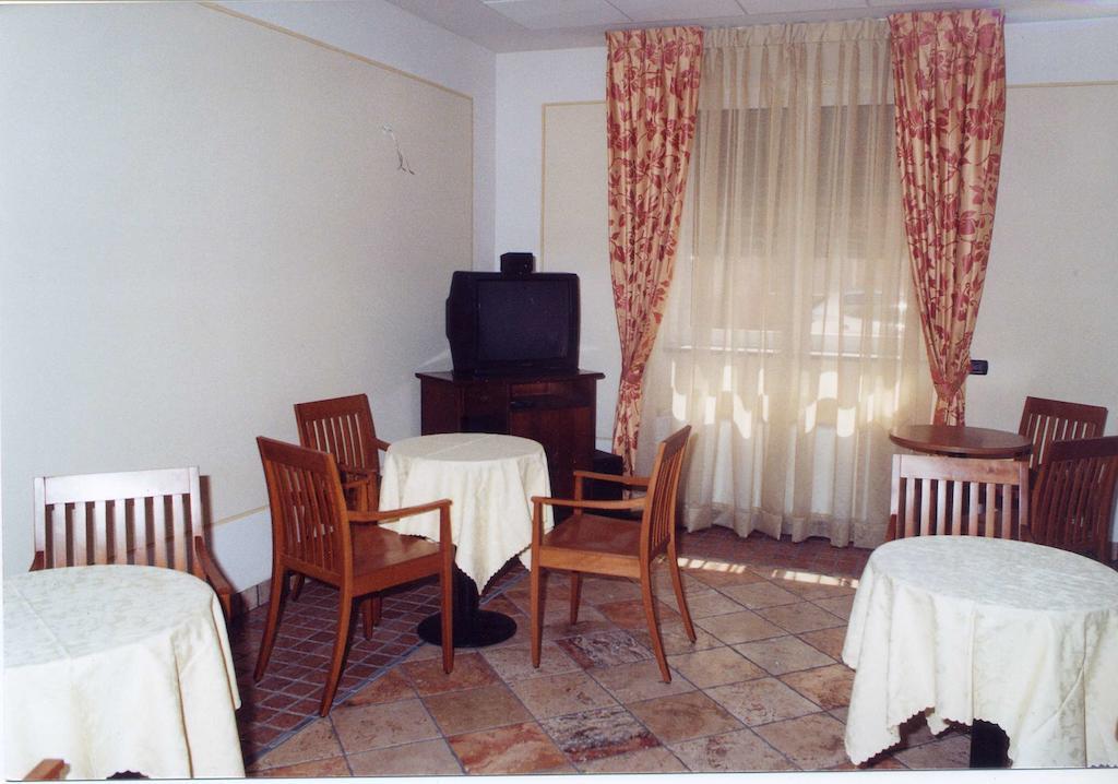 Locanda Sant'Ambrogio Cislago Exteriör bild
