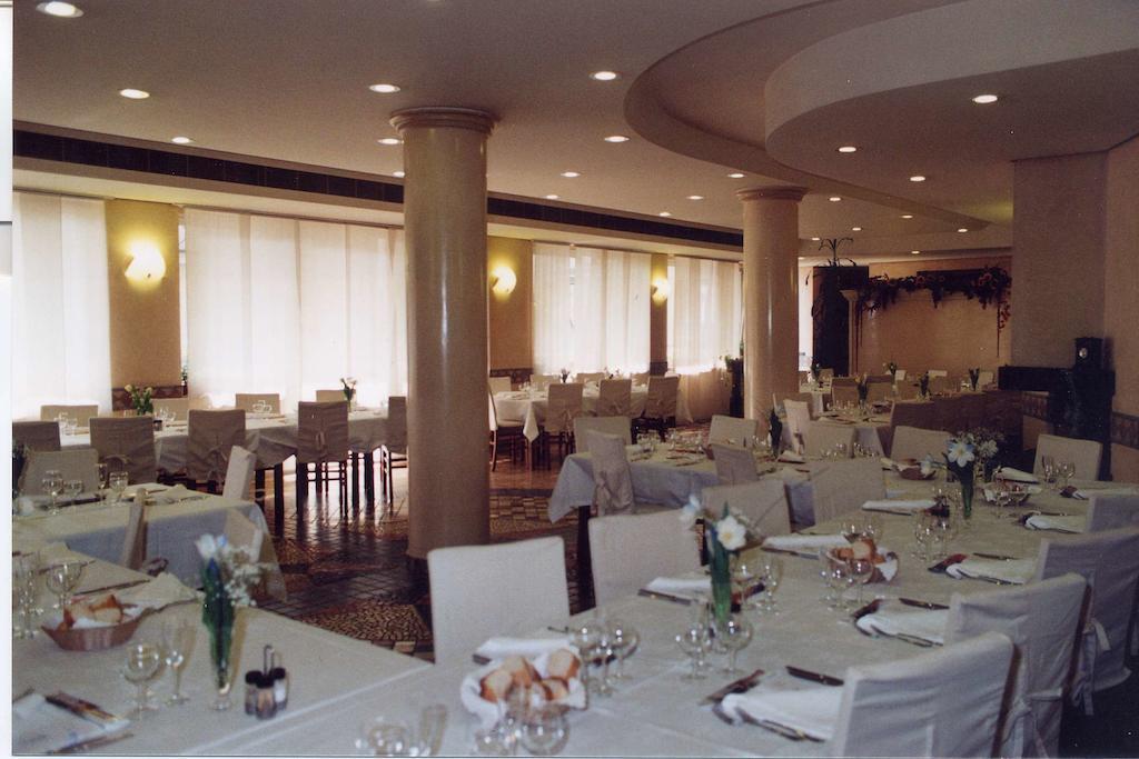 Locanda Sant'Ambrogio Cislago Exteriör bild